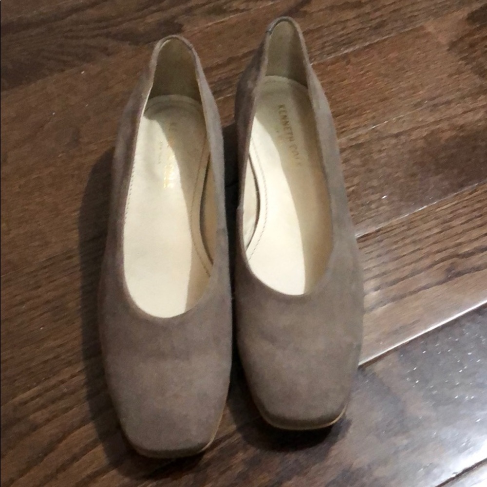Kenneth Cole taupe flats